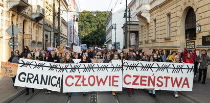 Sondaż IBRiS. Ponad połowa Polaków chce wpuszczenia dziennikarzy i organizacji humanitarnych na teren objęty stanem wyjątkowym