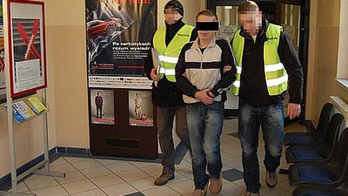 Sąd w Tarnowskich Górach aresztował na trzy miesiące mężczyznę, który przyjął na święta Bożego Narodzenia swojego bezdomnego kolegę, a następnie go zabił - informuje radio RMF FM.