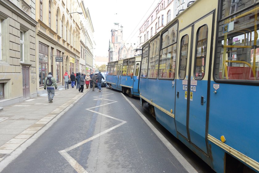 Wykolejenie tramwaju MPK linii 4 na ul. Krupniczej we Wrocławiu