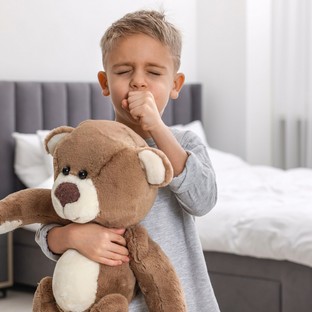 Mit adjunk köhögésre gyerekeknek? Az orvos válaszol