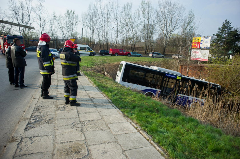 Wypadek autobusu MPK w Nowej Hucie. 10 osób rannych