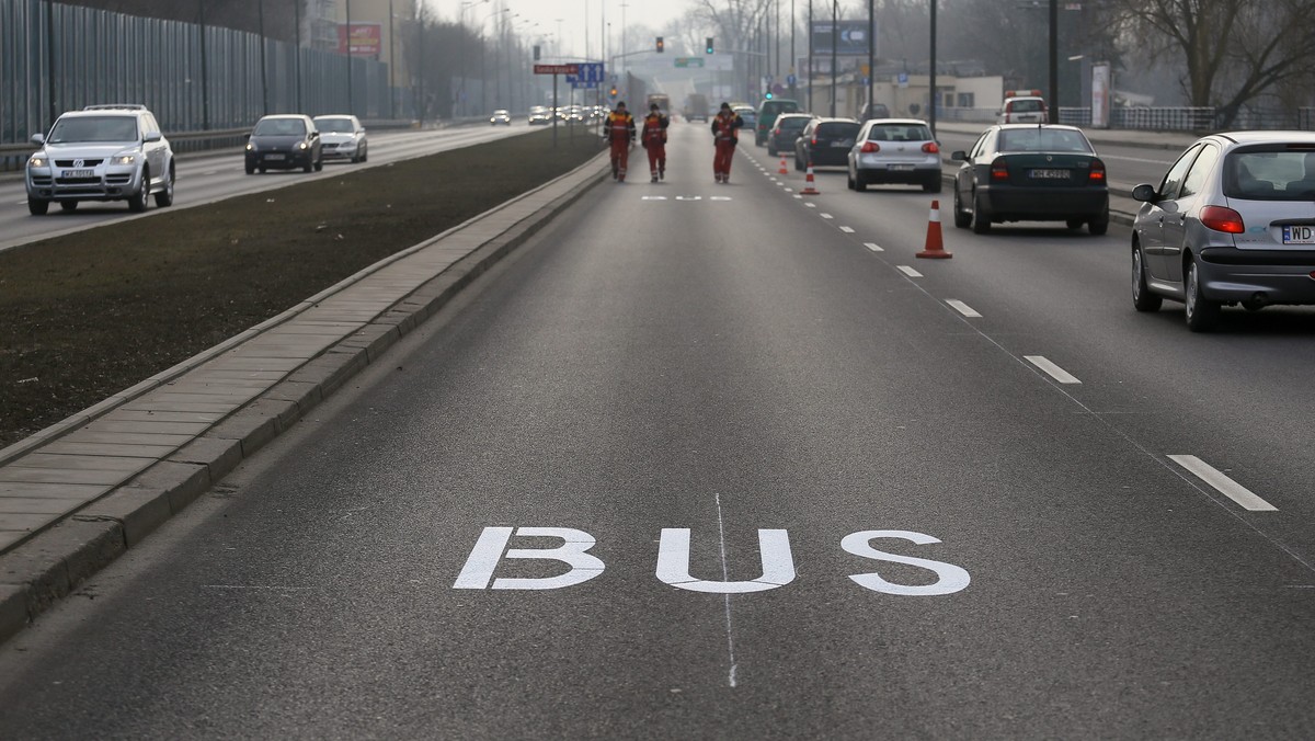 Nowe buspasy pojawią się na ul. Morskiej pomiędzy Estakadą Kwiatkowskiego a Grabówkiem – informuje trójmiejska "Gazeta Wyborcza".