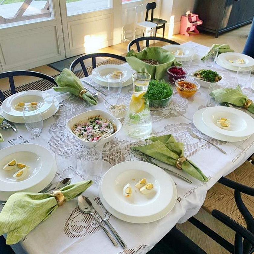 Świąteczny stół w domu Małgorzaty Sochy 