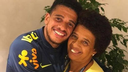 Fegyveres banditák rabolták el a brazil válogatott focista édesanyját