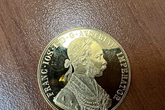 Zlatni dukat "Franc Jozef": Najsigurnija luka za vaš kapital, investitori se odlučuju između 2 varijante, evo koja je isplativija