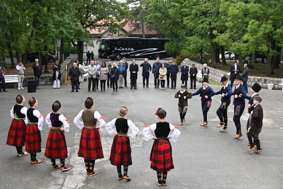 Đurić priredio diplomatskom koru svečani ručak, posetu i obilazak Topole i Oplenca