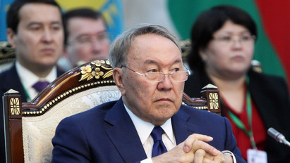 Váratlanul lemondott a kazah diktátor