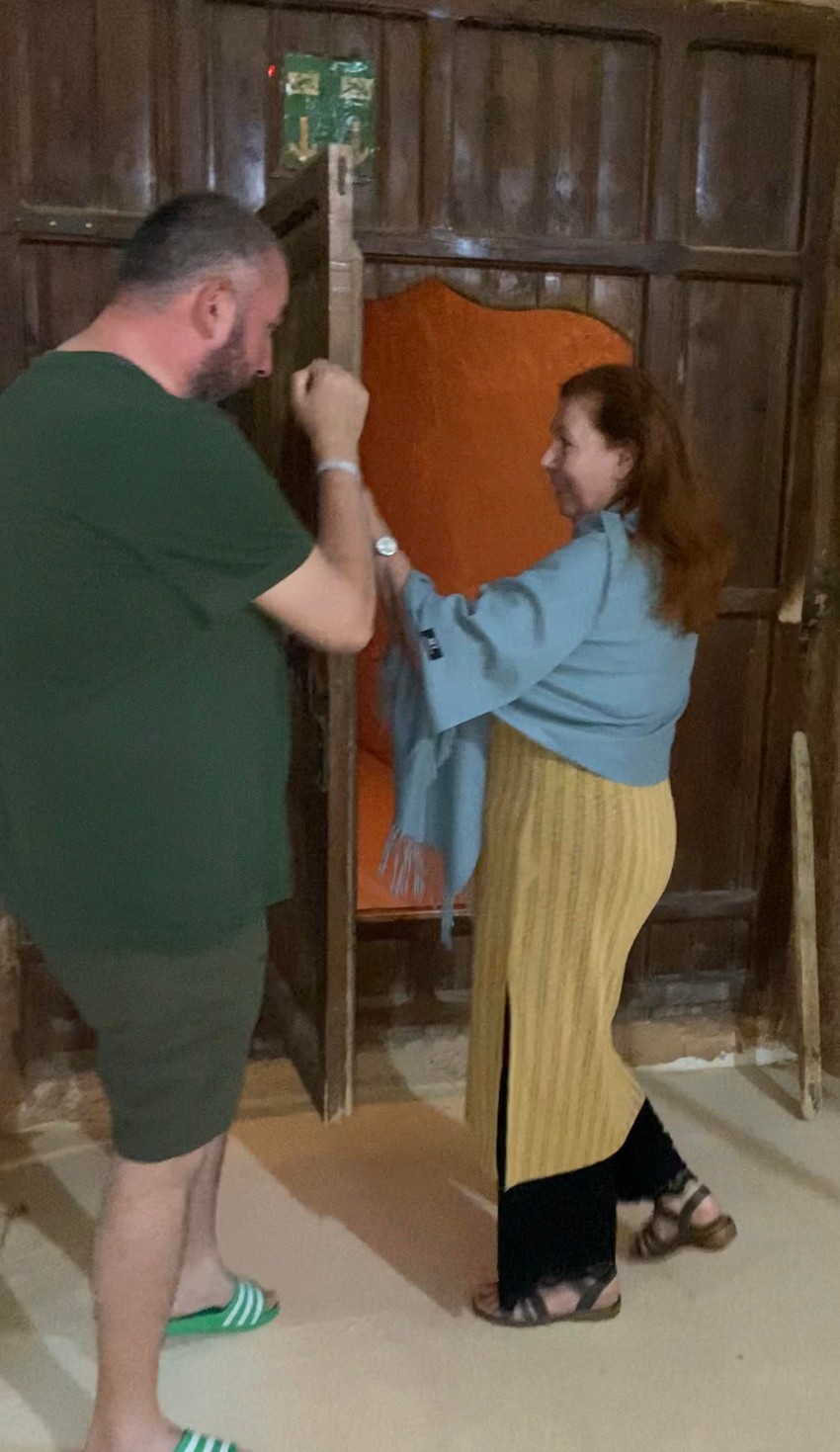 Koleginica iz Austrije i pokazna vežba "kucanja na vrata"
