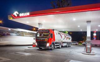 Orlen planuje systematyczne obniżki cen paliw