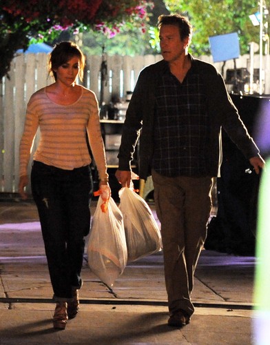 Jennifer Lopez i John Corbett na planie 'The Boy Next Door'