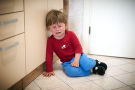 Moj sin ima autizam, a poslednji put kada ga je svekrva čuvala RASPLAKALA GA JE PREKO SVAKE GRANICE, kaže da "dete mora da se ČELIČI", a on sad ima NAPADE PANIKE svaki put kad mu pomenem baku