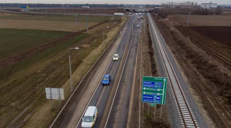 A csütörtök legfontosabb közlekedési információi. / Fotó: MTI/Czeglédi Zsolt