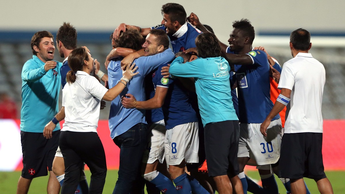 Portugalskie media zgodnie twierdzą, że Belenenses trafił do trudnej grupy Ligi Europejskiej z Lechem Poznań, Fiorentiną i FC Basel. Cytują władze stołecznego klubu, które twierdzą, że mimo awansu do LE priorytetem będą w sezonie 2015-16 rozgrywki krajowe.