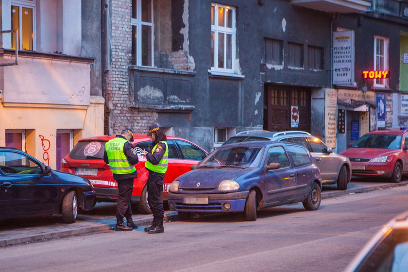 Straż miejska wystawia mandat