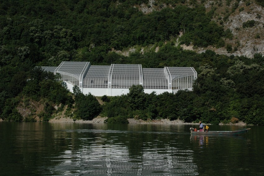Lepenski vir je vraćen prirodnoj sredini, što je najvidljivije s reke