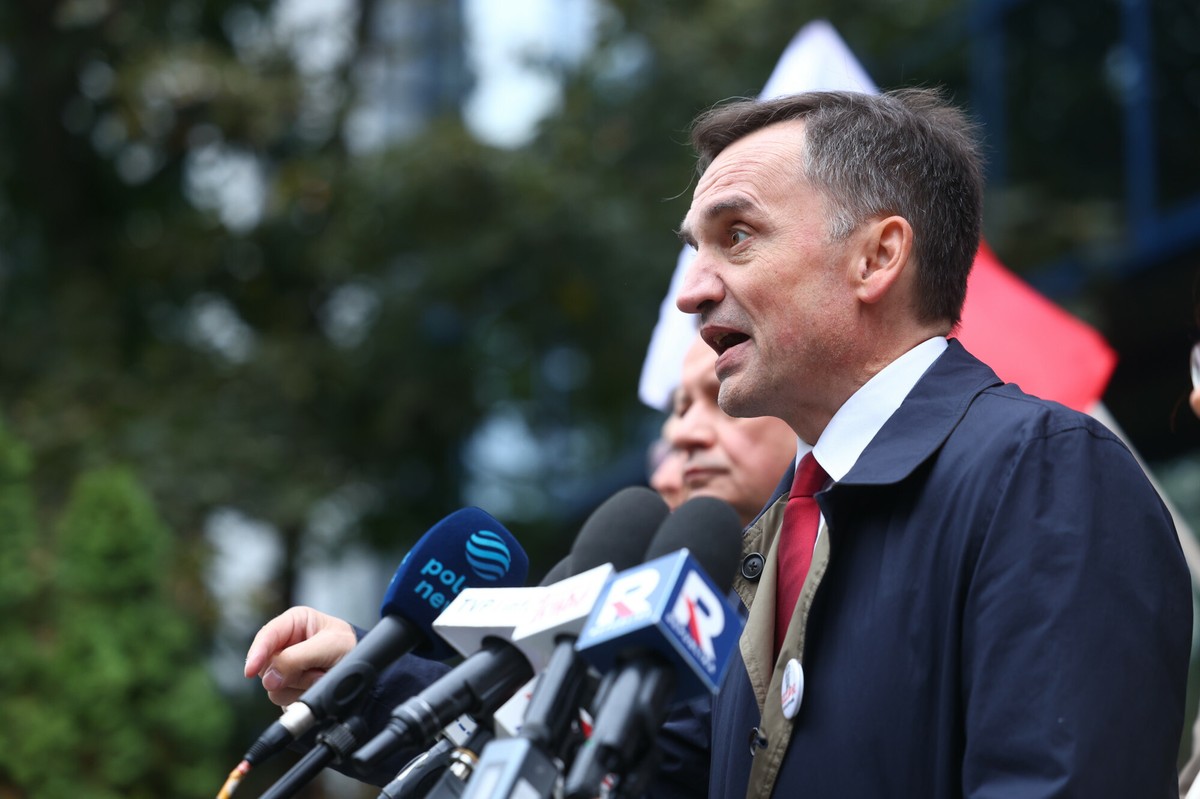 Zbigniew Ziobro poleciał do Brukseli. "Ich ręce nie są w stanie mnie dosięgnąć"