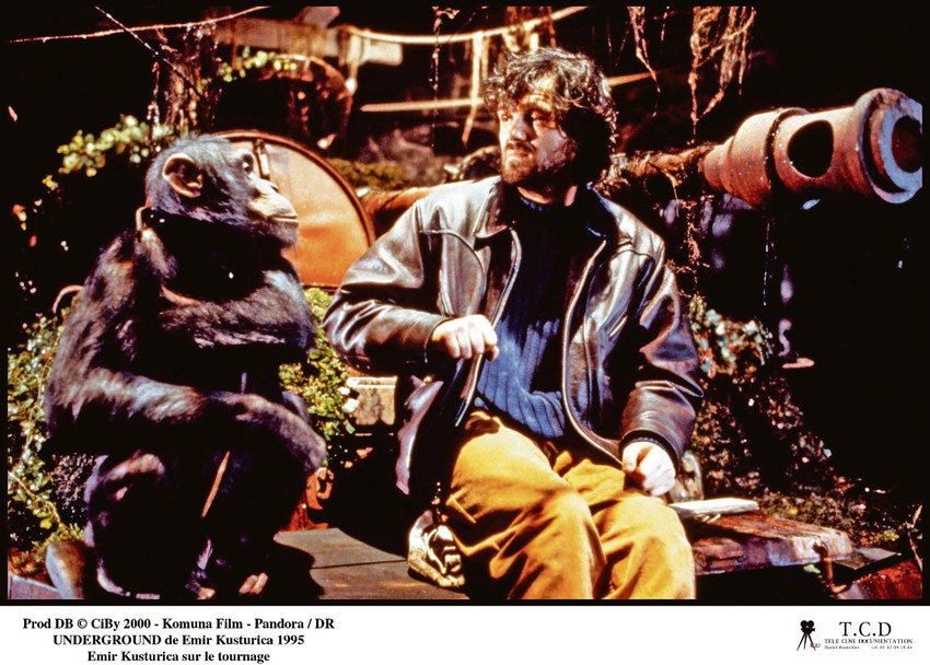 Kusturica sa majmunom na snimanju Undergraunda