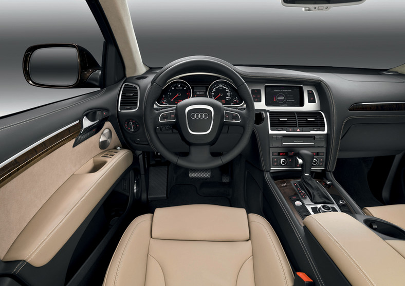 Audi Q7 - Mniej Co2 ale więcej chromu i mocy