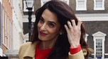 Amal Clooney w ciąży na spacerze w Londynie