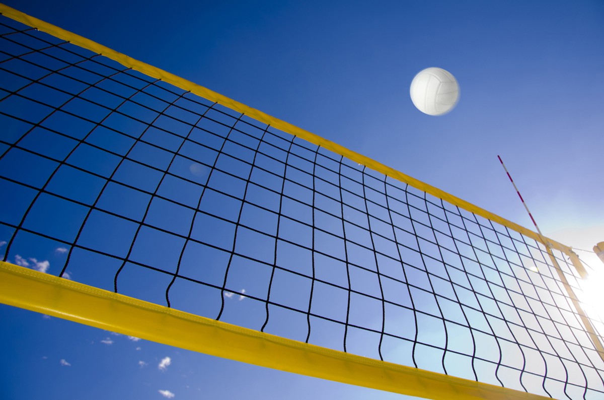 Po przeanalizowaniu umowy między siatkarzem a klubem organy podatkowe doszły jednak do wniosku, że sportowiec nie prowadzi własnej firmy, tylko działalność osobistą