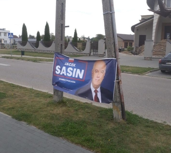 Baner wyborczy w Czarnej Białostockiej