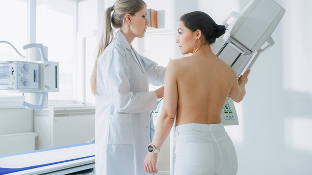 Podczas karmienia piersią można wykonać nie tylko mammografię