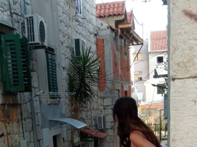 Sramna scena usred Splita