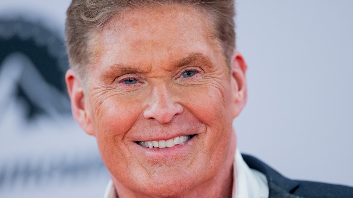 Nagypapa lett David Hasselhoff – fotón a kisunokáját ölelő színész