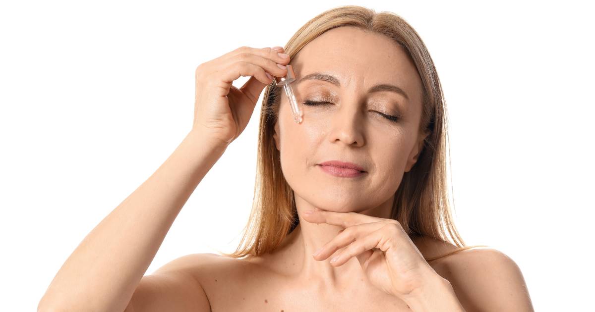 To regenerujące serum z mikroigiełkami redukuje zmarszczki mimiczne i wspomaga odnowę