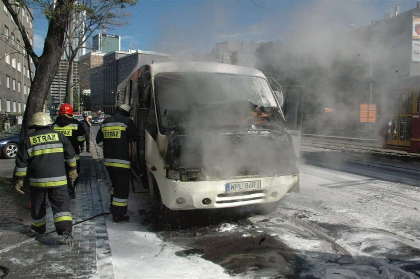 Warszawa. W centrum płonął bus