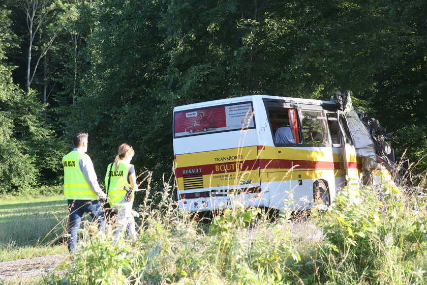 W wypadku autobusu w Mierzynie zginęły 4 osoby. Ruszył proces 21-letniego kierowcy