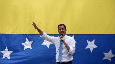 Francja zaprzecza, by w jej ambasadzie w Wenezueli przebywał Guaido