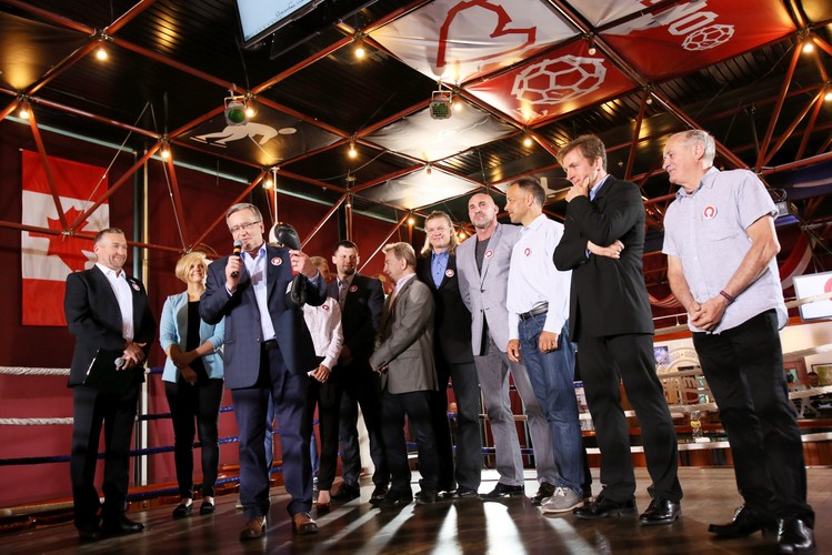 Prezydent Komorowski o głosy słynnych sportowców walczył w ringu