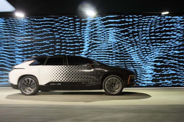 Jak przypominają media FF91 ma trafić na rynek w 2018 roku. Aby zamówić ten samochód, należy wpłacić depozyt w wysokości 5 tys. dolarów. Po raz pierwszy został pokazany w zeszłym roku.