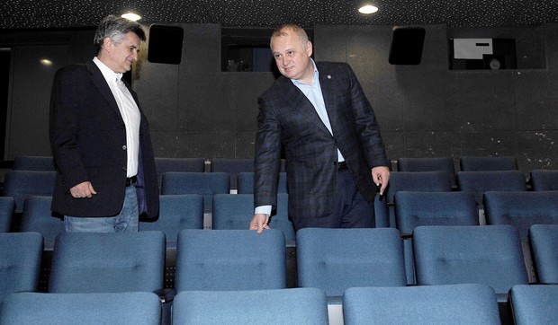 VESIĆ Posetio Dom omladine