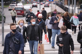 Będziemy żyć z pandemią i jeśli nie zaszczepimy się, ona będzie ciągle wracać [WYWIAD]