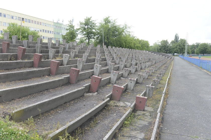 Trybuna stadionu przy ul. Lotniczej we Wrocałwiu