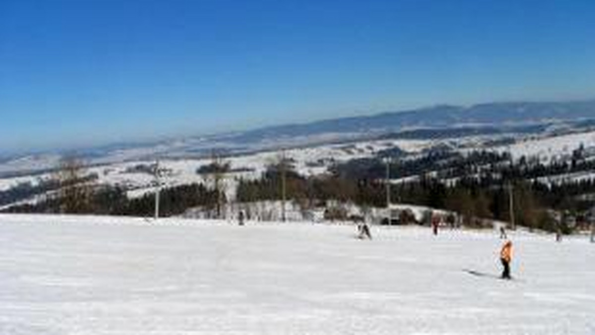 Na Podhalu i w całej południowo-wschodniej Małopolsce spadł śnieg i na stokach panują bardzo dobre warunki narciarskie. Na Kasprowym Wierchu leży ponad metr śniegu, kursują koleje krzesełkowe w kotłach Gąsienicowym i Goryczkowym.