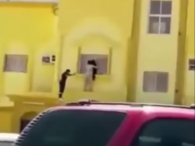 Žena koja je htela da skoči sa zgrade