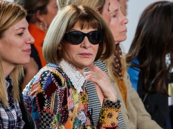 Twarz przeciętnej 70-latki? Anna Wintour (jak nigdy!) dała się sfotografować bez okularów. FOTO