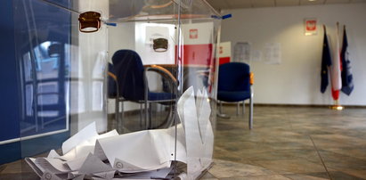 Członek komisji wyborczej kradł karty do głosowania