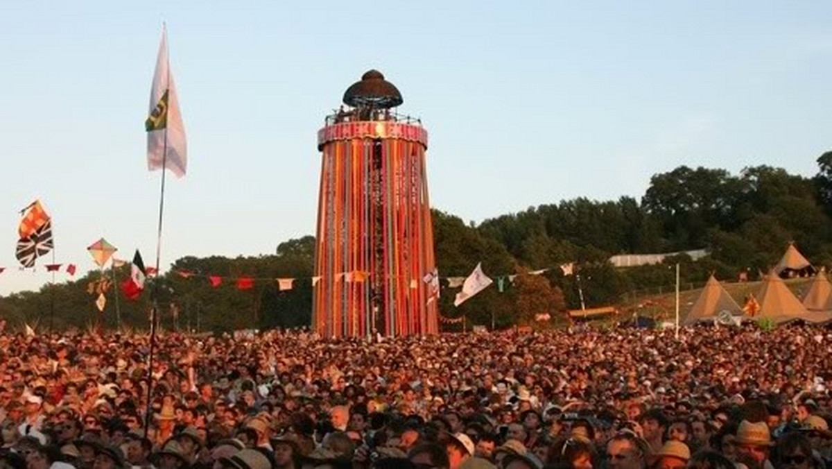 Organizatorzy brytyjskiego festiwalu Glastonbury 2013 ogłosili, że 21 kwietnia odbędzie się dodatkowa sprzedaż biletów na to wydarzenie. Fani będą mogli odkupić wejściówki pochodzące z niewykupionych rezerwacji lub zwrócone. Serwer zostanie otworzony o godzinie 8.00 czasu polskiego.