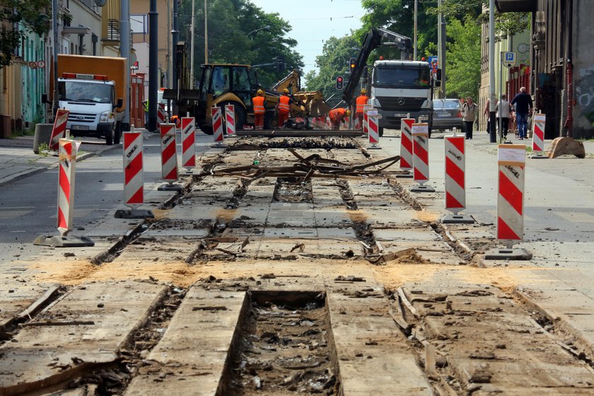 Na Gdańskiej pracownicy MPK pokazali jak remontować drogi w Łodzi