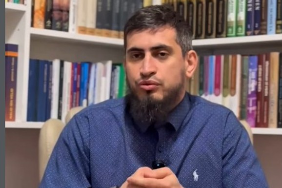 OPASNO ŠIRENJE MRŽNJE "Bosanac pije kafu sa Srbinom, a seća li se ko mu je zaklao majku?": Snimak efendije iz Sandžaka uznemirio javnost