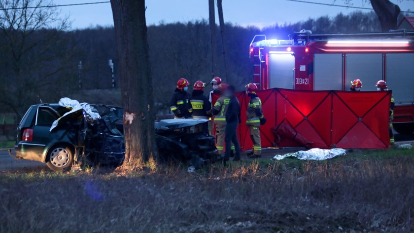 Tragedia w Dąbroszynie. Nie żyje dwóch młodych mężczyzn