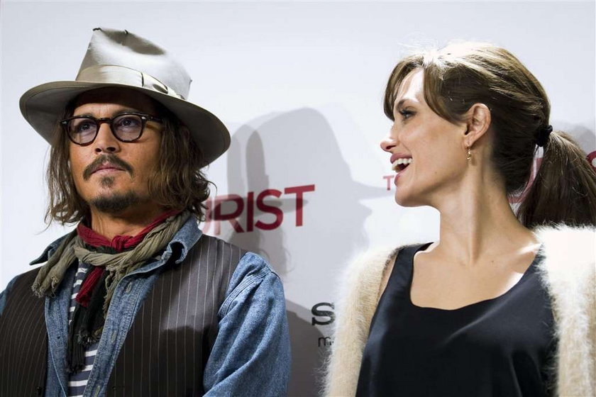 Jolie i Depp romansują? To tylko...