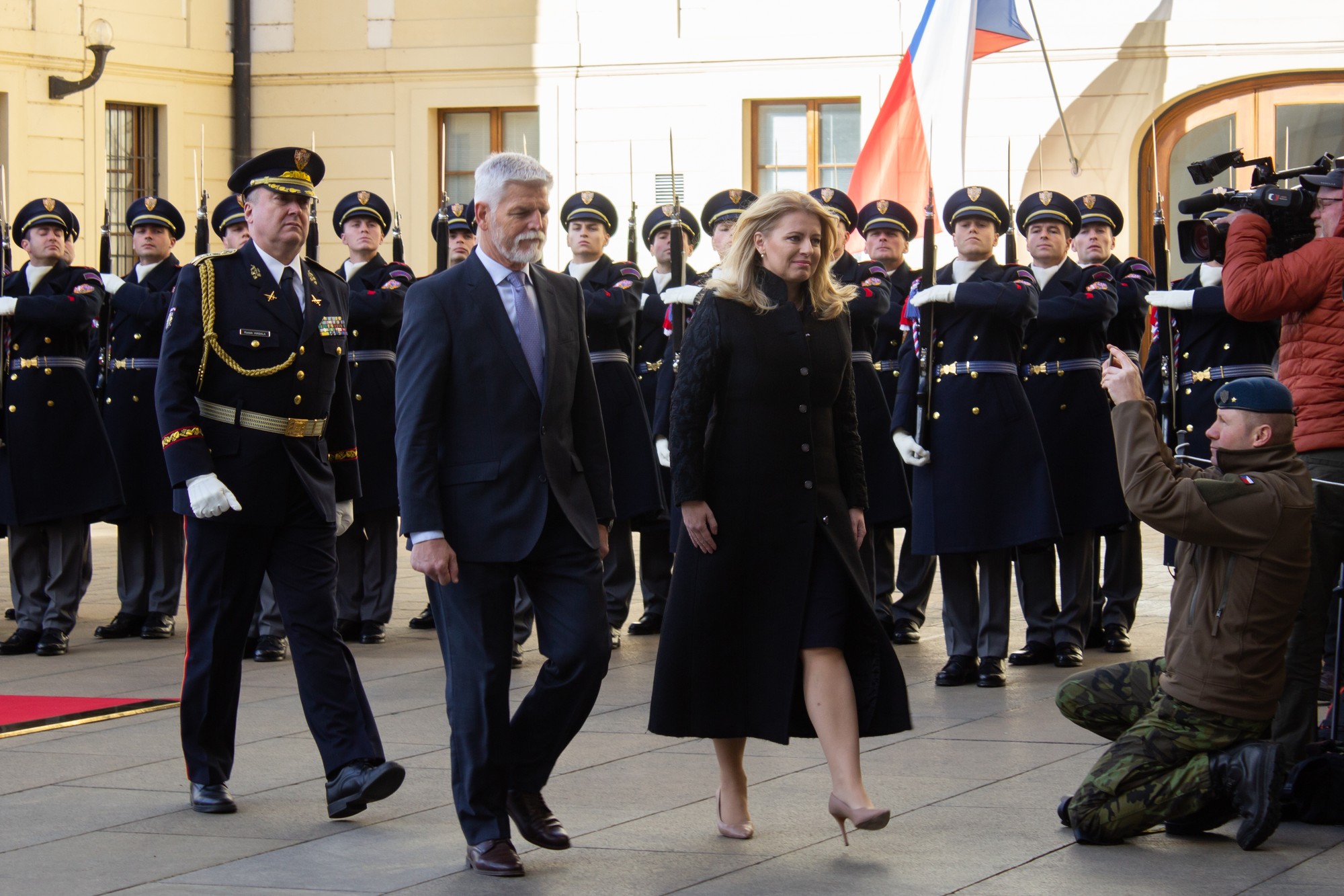 Pavel na Pražskom hrade privítal slovenskú prezidentku Čaputovú.