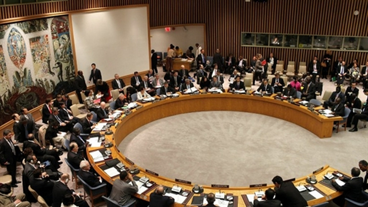 Prezydencje w Radzie Bezpieczeństwa ONZ zmieniają się co miesiąc. Kolejność ustalana jest w porządku alfabetycznym nazw państw w języku angielskim. Przed Rosją funkcję tę pełnił Mozambik, a po niej prezydencję obejmie w maju Szwajcaria.