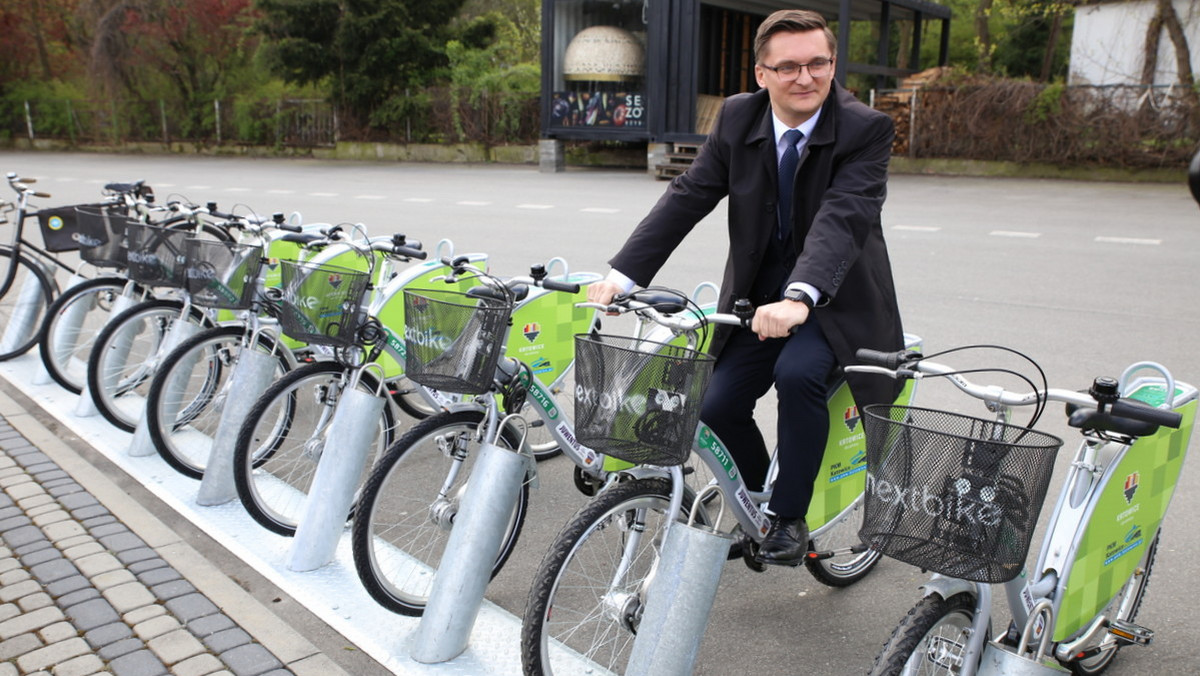 W Katowicach uruchomiono dziś dziesięć automatycznych wypożyczalni rowerów miejskich. Cykliści będą mieli do dyspozycji 80 miejskich jednośladów. Wypożyczalnie będą działać w Katowicach do końca września.