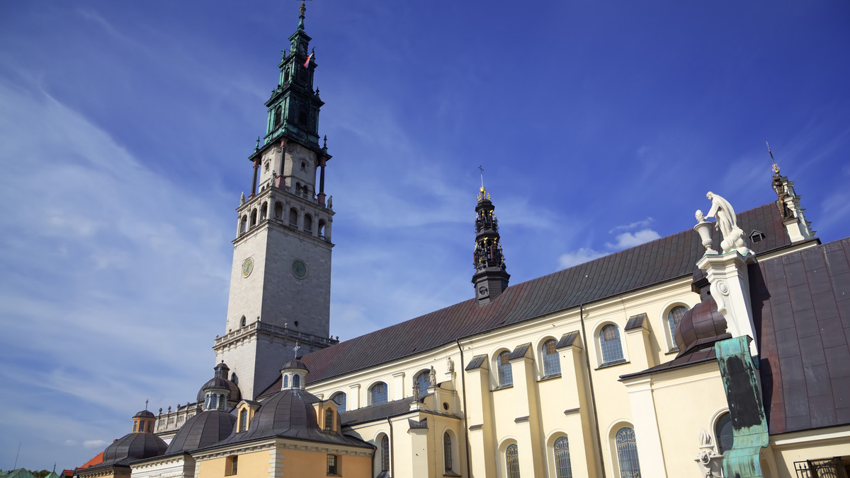 Do 15 sierpnia można jeszcze nadsyłać zdjęcia - tzw. selfie - z których stworzona zostanie mozaika z wizerunkiem Matki Bożej. 26 sierpnia, podczas głównych uroczystości obchodów jubileuszu 300-lecia koronacji Cudownego Obrazu, zawiśnie ona na wałach Jasnej Góry.